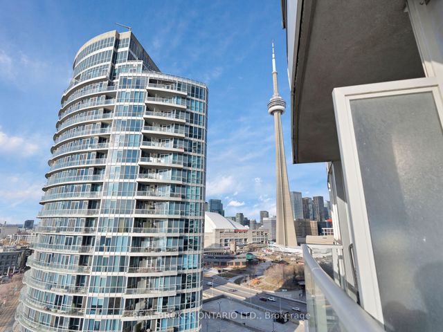 1909 - 208 Queens Quay W