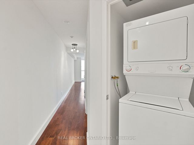 1909 - 208 Queens Quay W