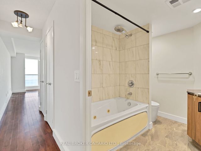 1909 - 208 Queens Quay W