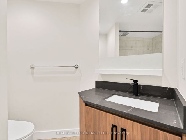 1909 - 208 Queens Quay W