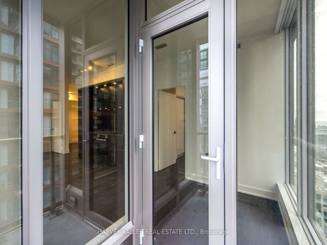 2912 - 35 Mercer St