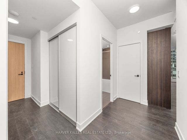 2912 - 35 Mercer St
