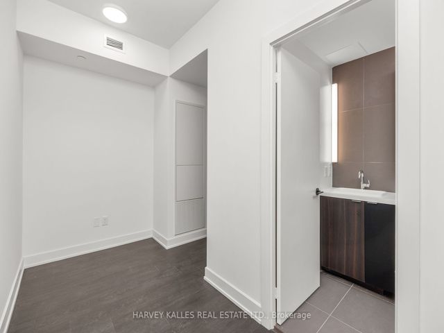 2912 - 35 Mercer St