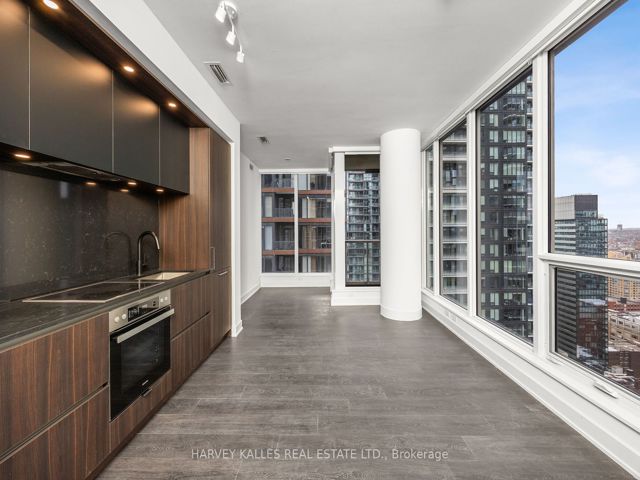 2912 - 35 Mercer St