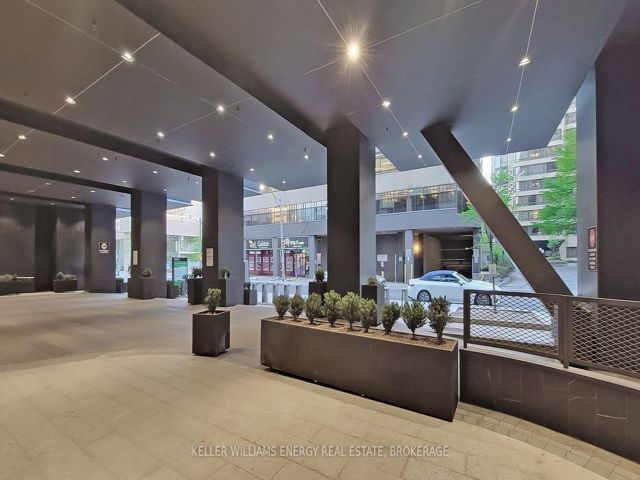 3307 - 488 University Ave