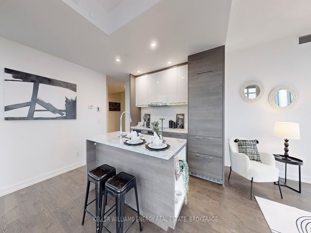 3307 - 488 University Ave