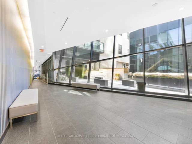 910 - 629 King St