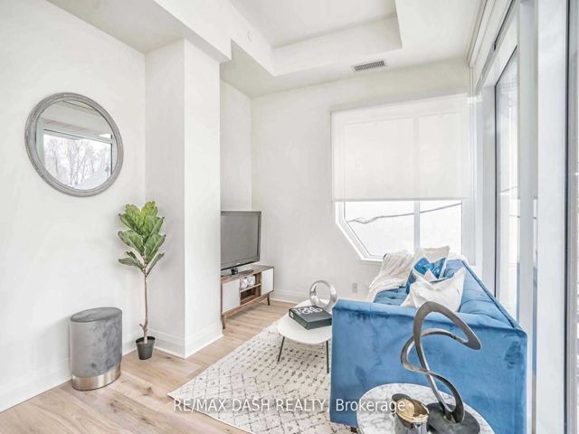 205 - 151 Avenue Rd