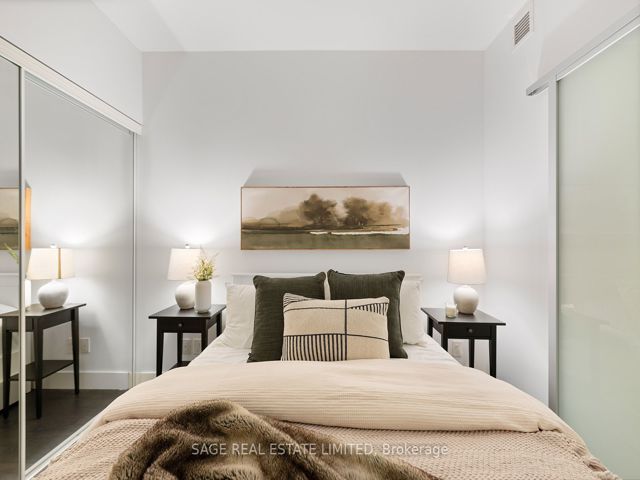 801 - 39 Sherbourne St