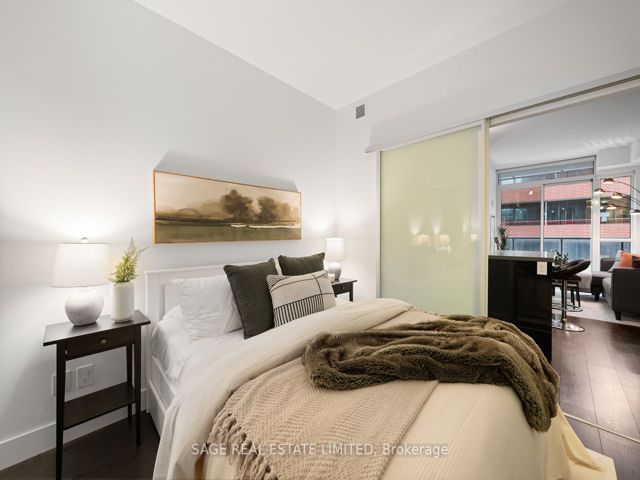 801 - 39 Sherbourne St
