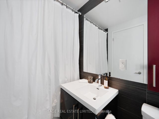 801 - 39 Sherbourne St