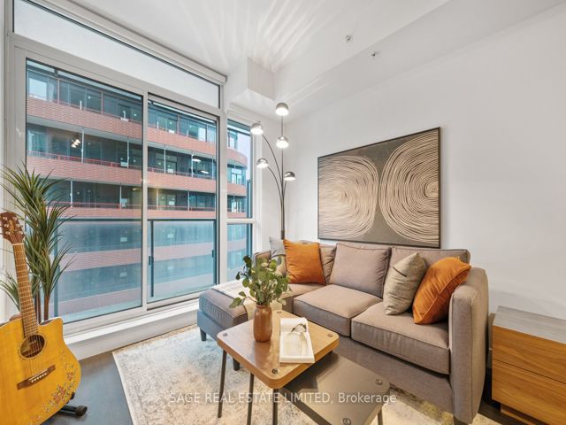 801 - 39 Sherbourne St