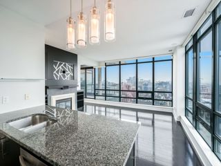 Ph03 - 438 King St W
