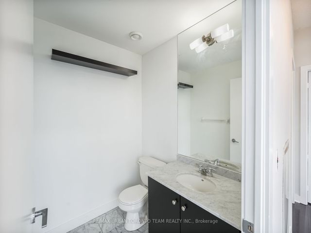 Ph03 - 438 King St W