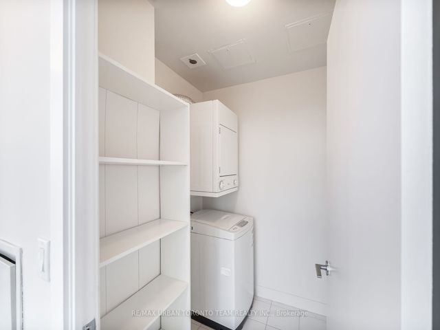 Ph03 - 438 King St W