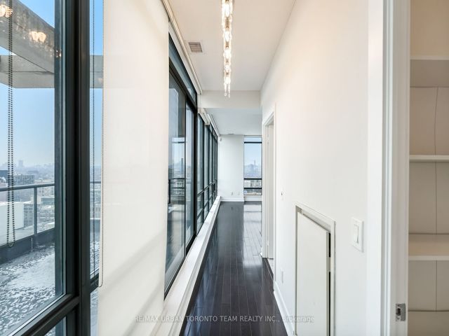 Ph03 - 438 King St W