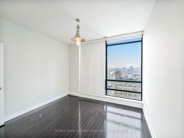Ph03 - 438 King St W