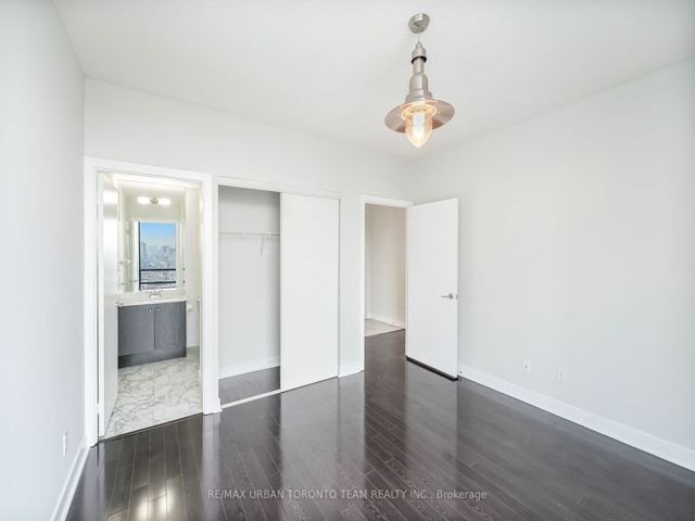 Ph03 - 438 King St W