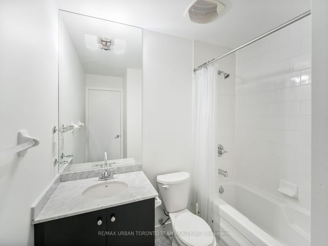 Ph03 - 438 King St W