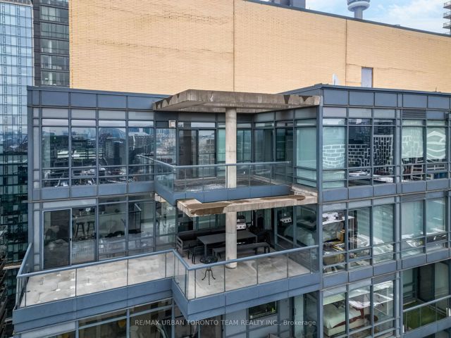 Ph03 - 438 King St W
