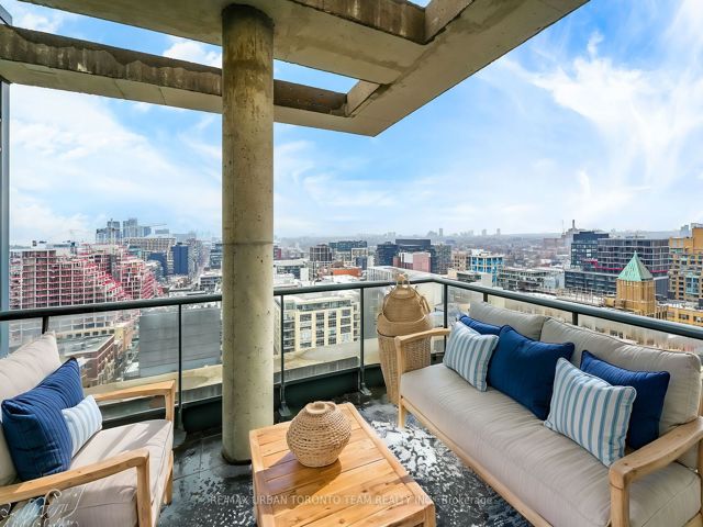 Ph03 - 438 King St W