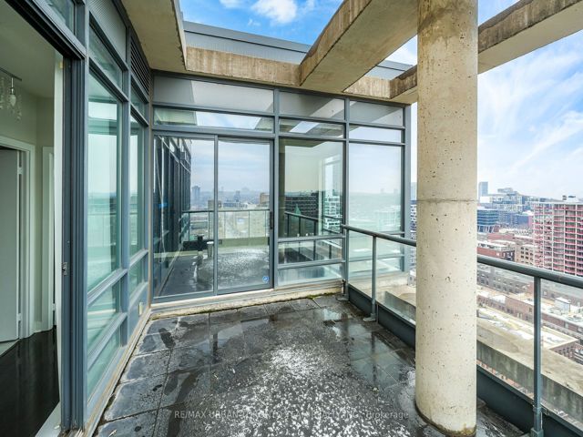 Ph03 - 438 King St W