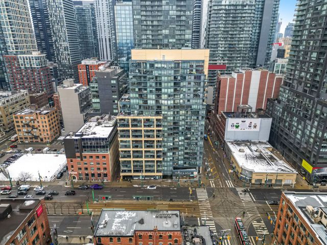 Ph03 - 438 King St W