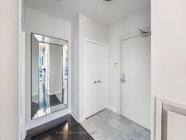 Ph03 - 438 King St W