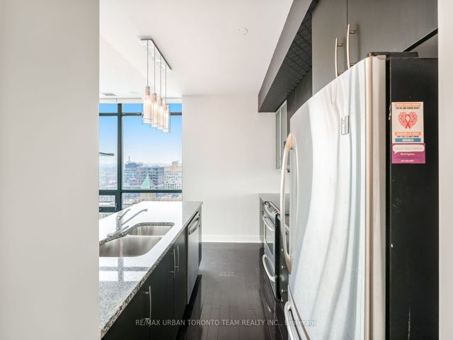 Ph03 - 438 King St W