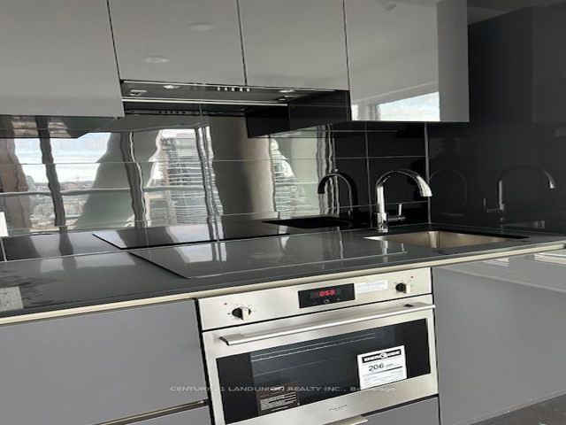 2619 - 230 Simcoe St