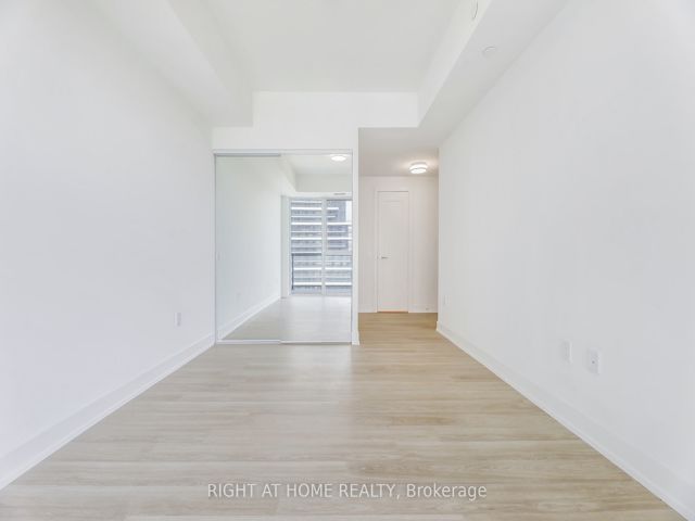 1210 - 30 Inn On The Park Dr