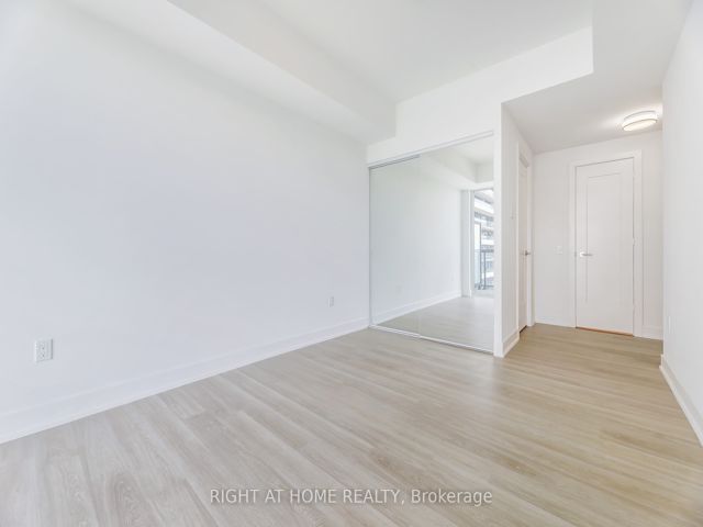 1210 - 30 Inn On The Park Dr