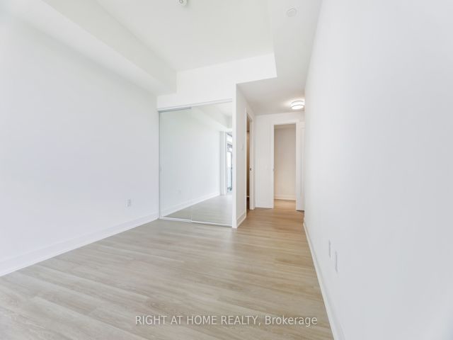 1210 - 30 Inn On The Park Dr