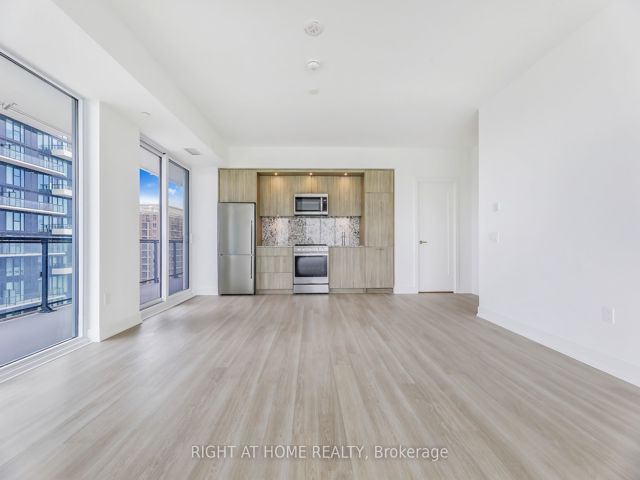 1210 - 30 Inn On The Park Dr