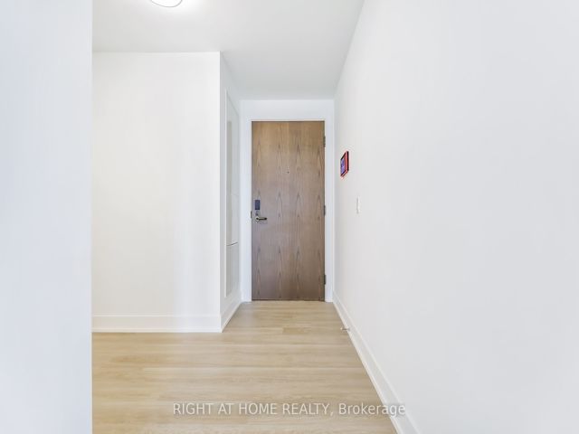1210 - 30 Inn On The Park Dr