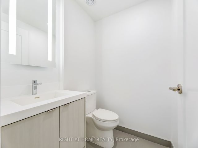 1210 - 30 Inn On The Park Dr