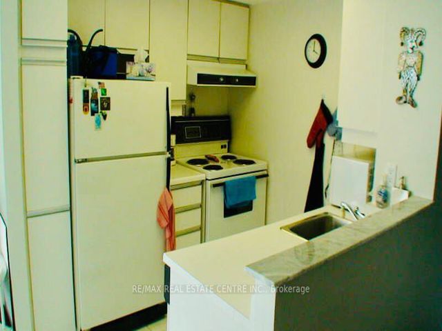 909 - 5 Concorde Pl