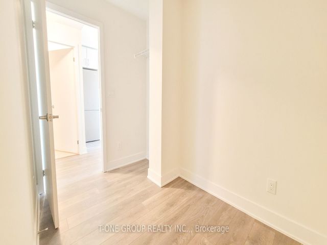 516 - 188 Fairview Mall Dr