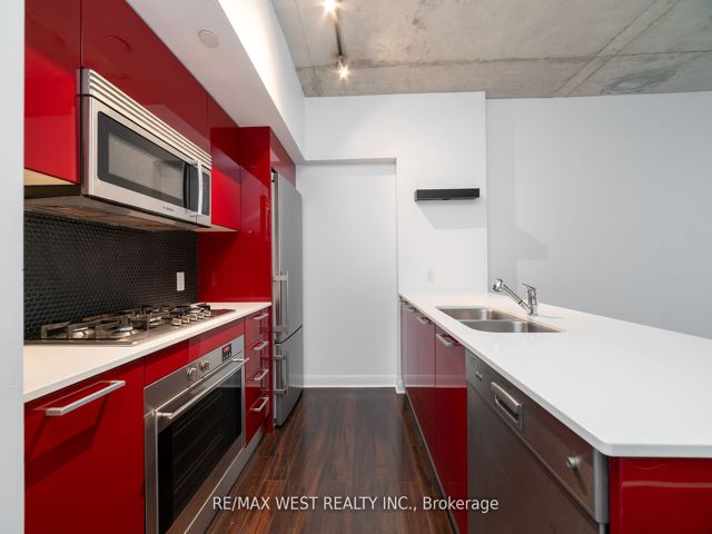 807 - 375 King St W