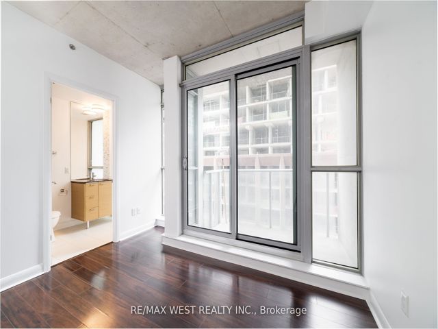 807 - 375 King St W