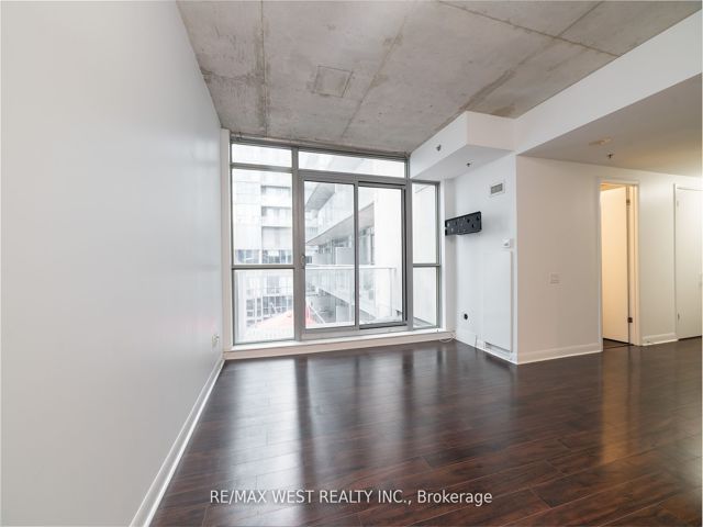 807 - 375 King St W