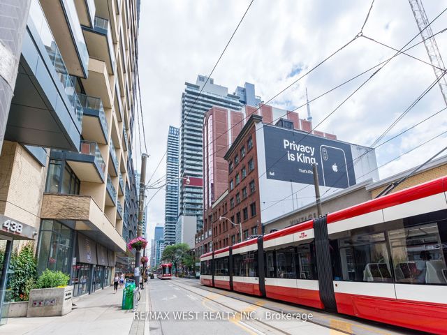 807 - 375 King St W