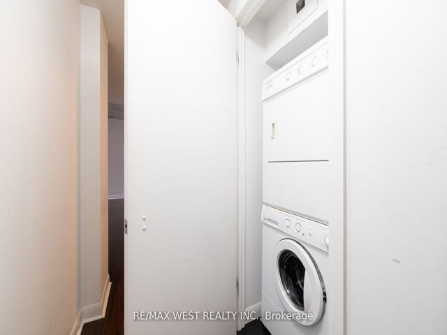 807 - 375 King St W