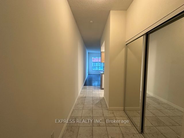 1022 - 168 Simcoe St