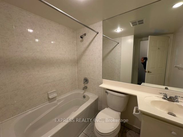 1022 - 168 Simcoe St