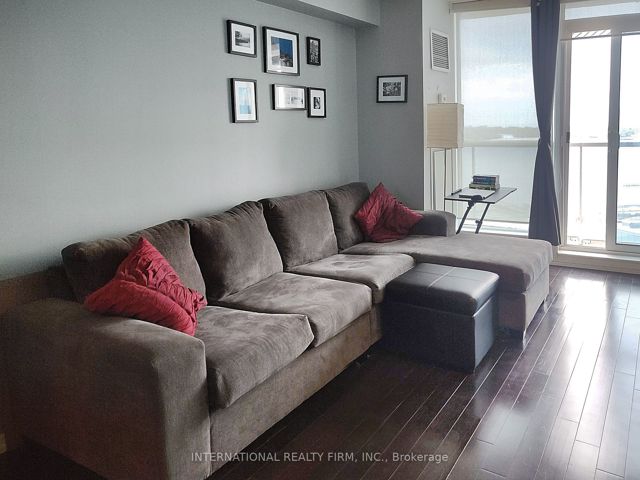 1609 - 208 Queens Quay W