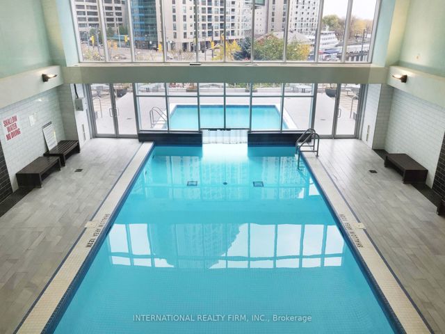 1609 - 208 Queens Quay W