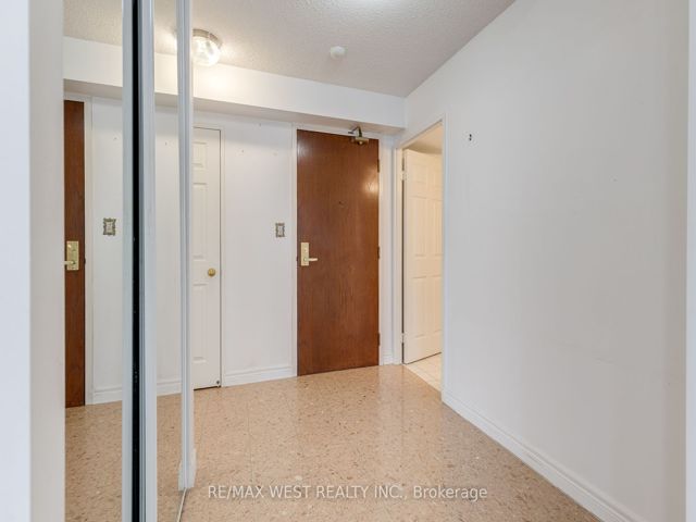 1011 - 28 Empress Ave