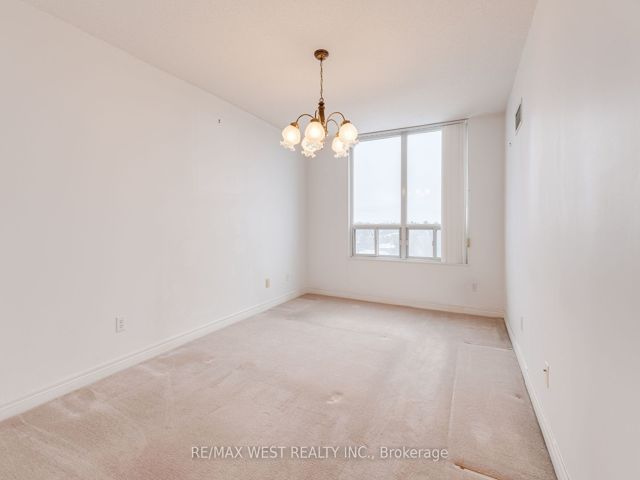 1011 - 28 Empress Ave