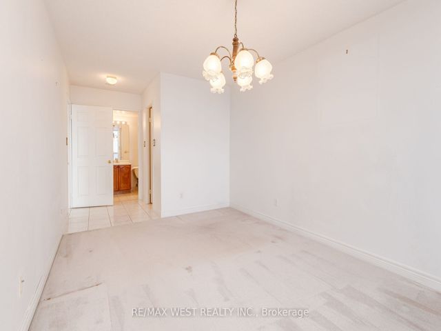 1011 - 28 Empress Ave